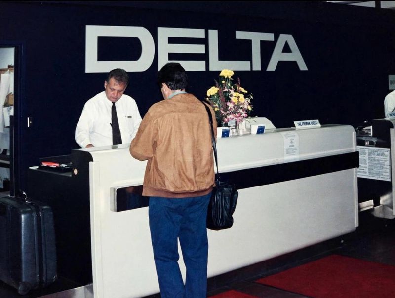 Passenger service counter